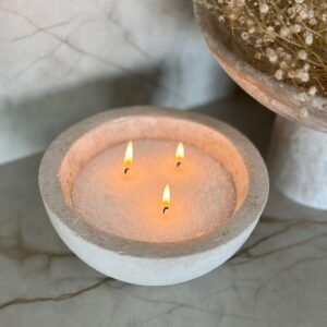 קערת בטון עם פניני שעווה